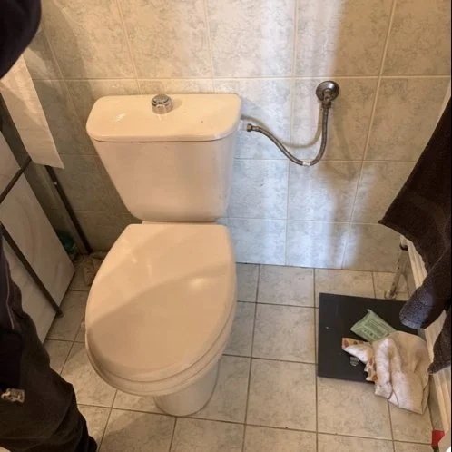 Kompakt WC po wymianie z podłączeniem — DobryHydraulik Warszawa